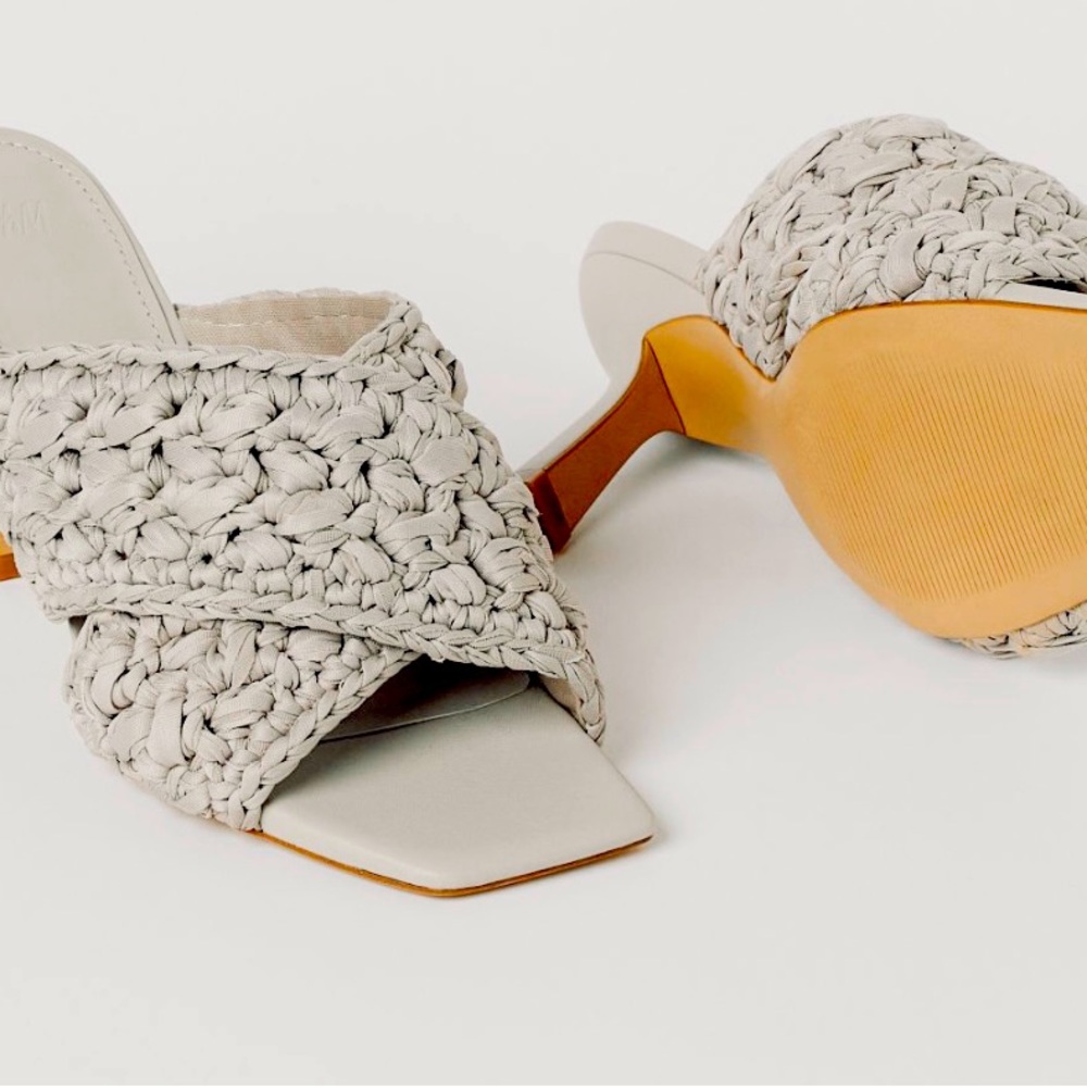 NWOT H&M Greige Mules SIZE 7 $60 (RRP $70) 🕊️💛. - Picture 5 of 7